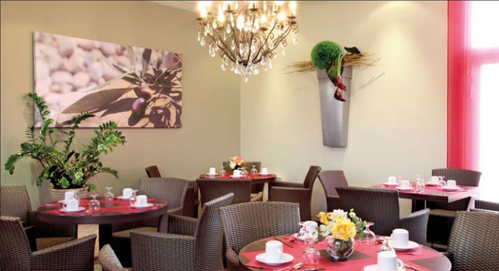 Park & Suites Village Marne La Vallee-Montevrain Restaurant photo